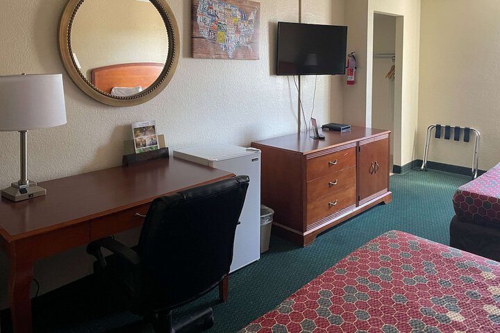 Room 13 of 35