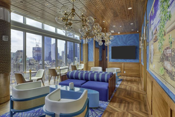 Lounge 51 of 57