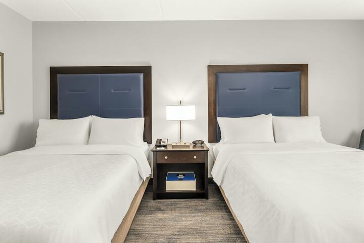 Holiday Inn Express & Suites Wilmington-Newark by IHG