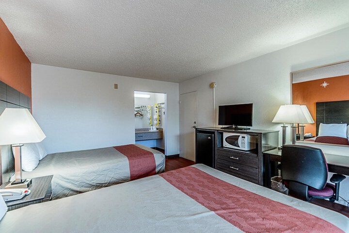 Room 22 of 35
