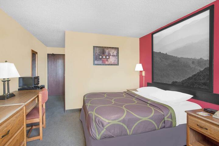 Room 14 of 15
