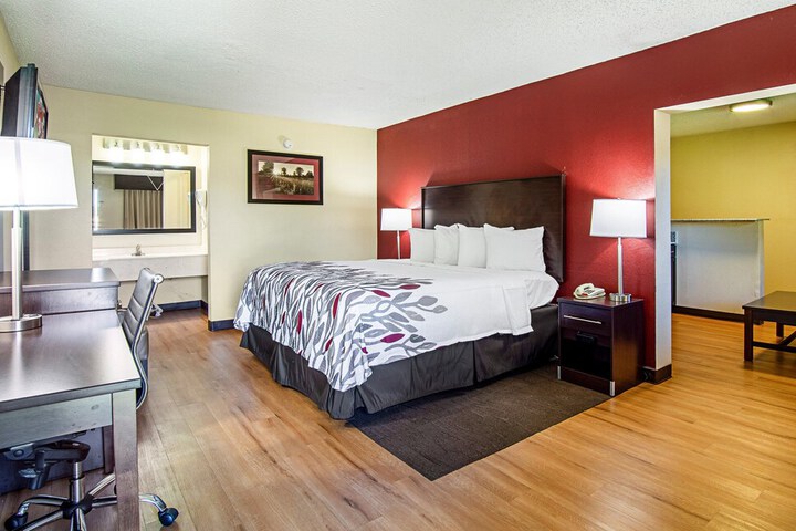 Red Roof Inn & Suites Greenwood SC