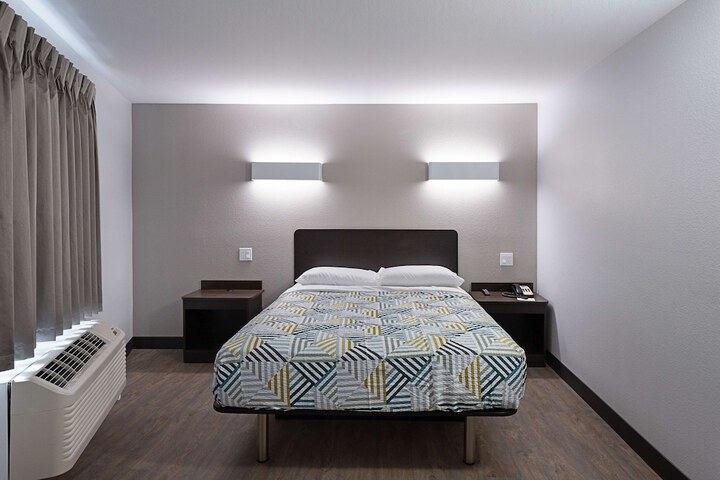 Room 17 of 34