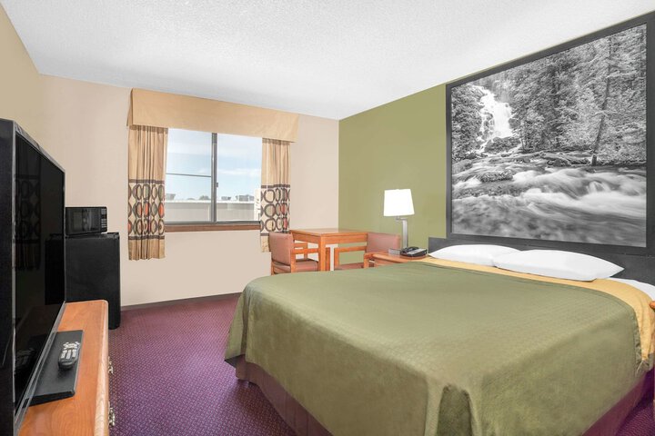 Room 16 of 18