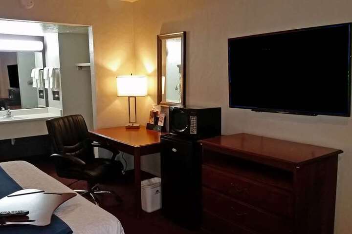 Room 7 of 14