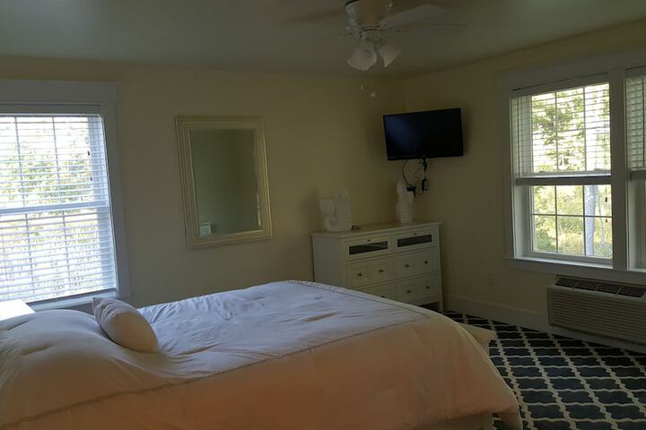 Room 82 of 373