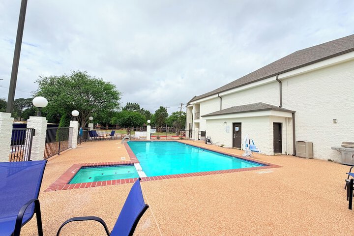 Days Inn by Wyndham Granbury