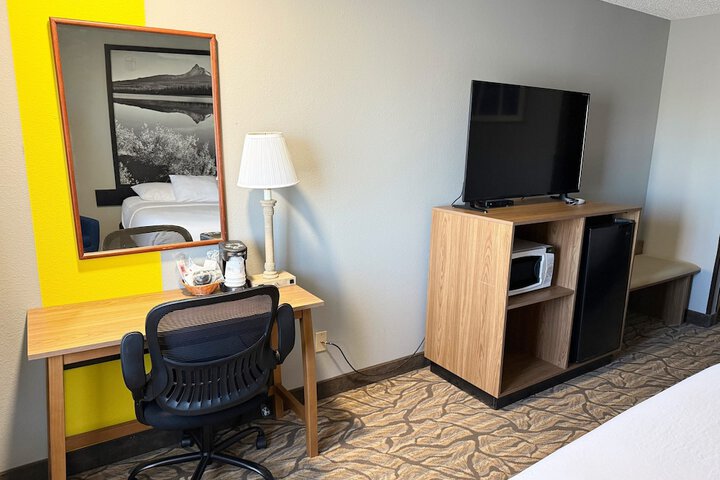 Super 8 by Wyndham Baker City