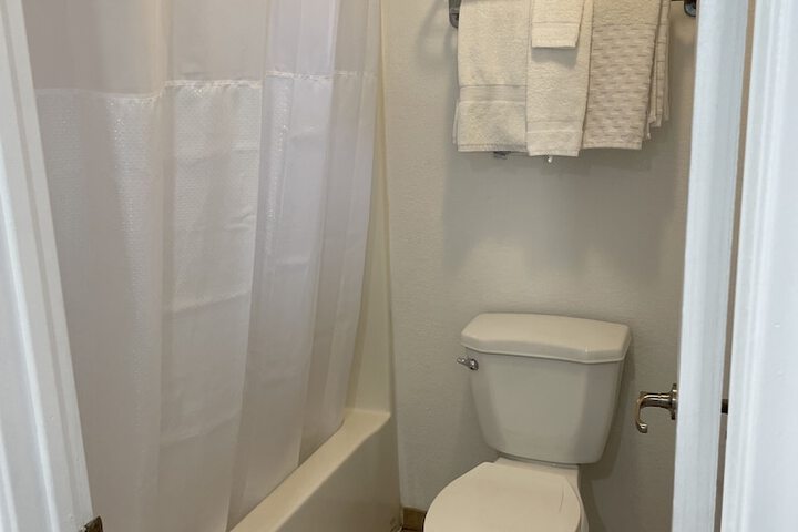 Room 6 of 10