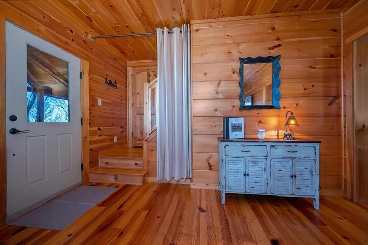 Scenic Mountain Comfort 4Br Family Getaway