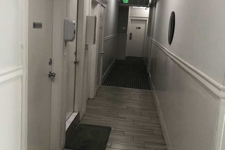 Ballroom/Hall 19 of 19