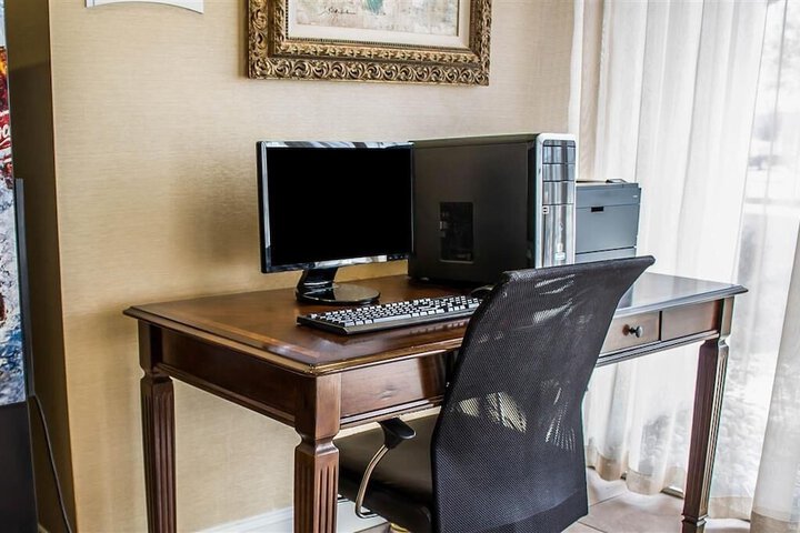 Business Center 16 of 25