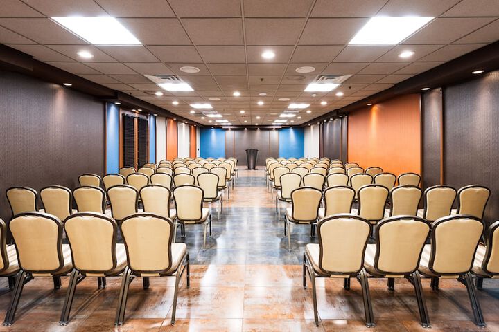 Holiday Inn Newark International Airport by IHG