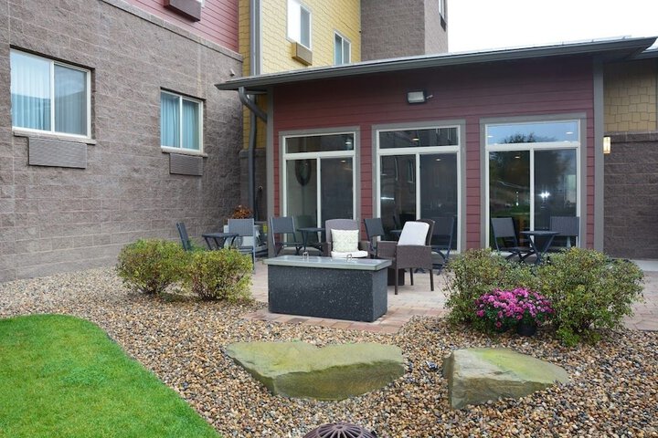 Roosevelt Inn and Suites