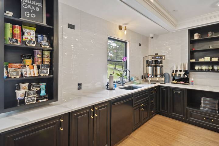 Breakfast/Coffee Service 26 of 31