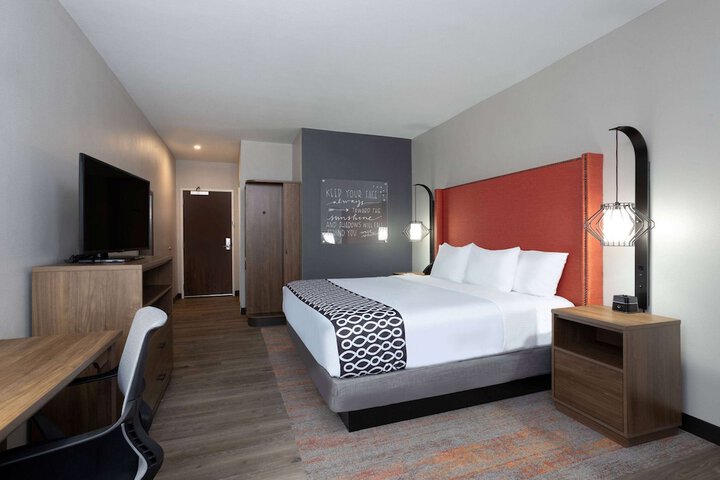Room 13 of 37