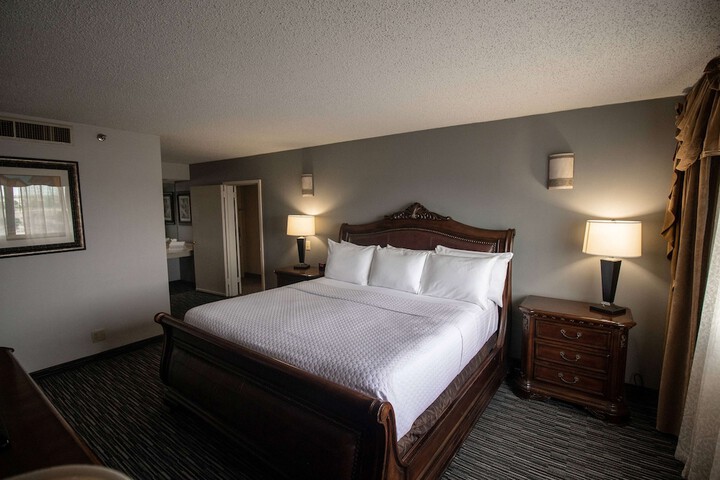 Room 16 of 40