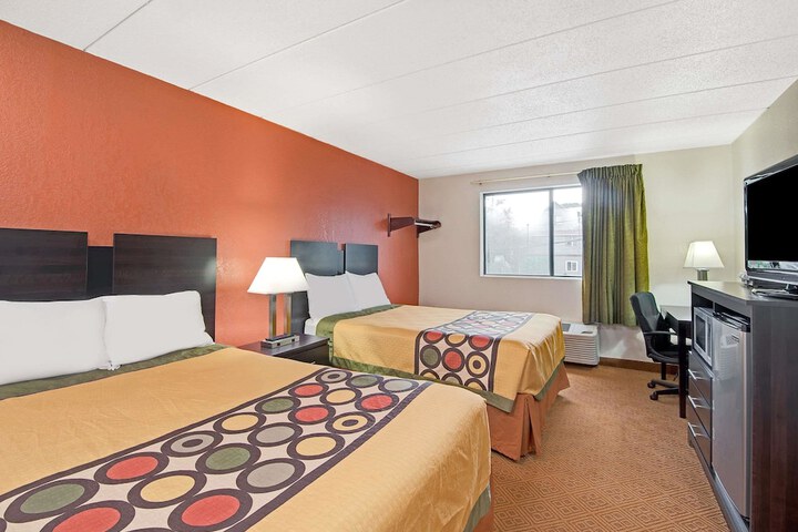 Super 8 by Wyndham Stamford / New York City Area
