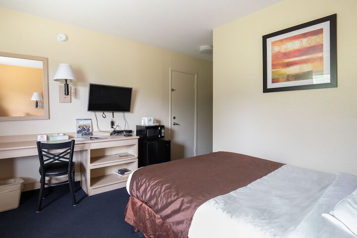 Days Inn by Wyndham New Philadelphia