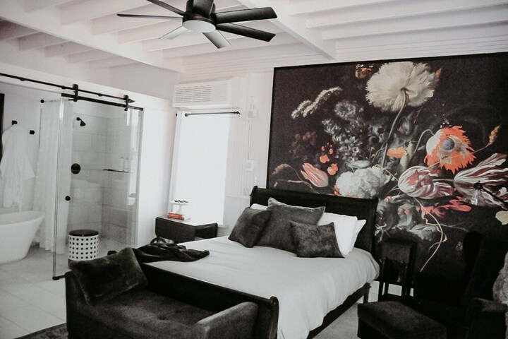 Room 98 of 230