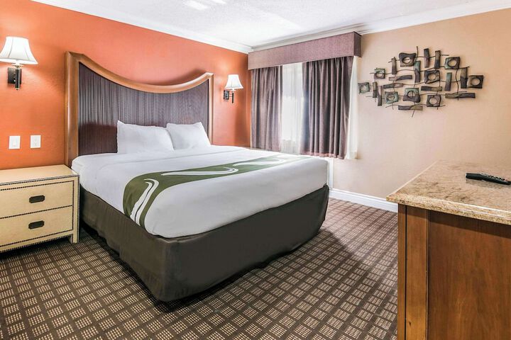 Room 7 of 27