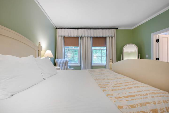 Room 33 of 185