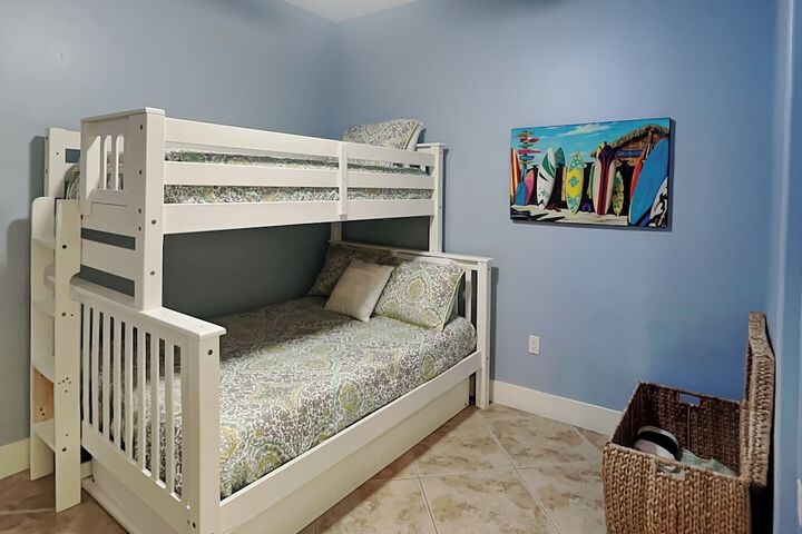Room 25 of 34