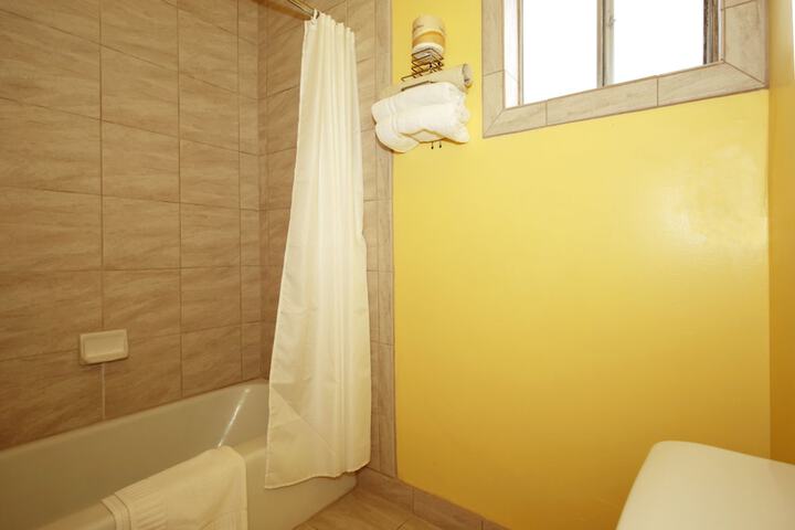 Room 28 of 33