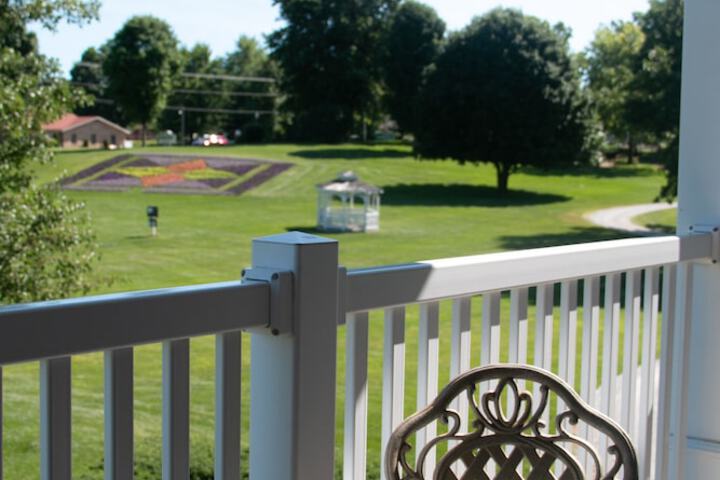 Essenhaus Inn & Conference Center