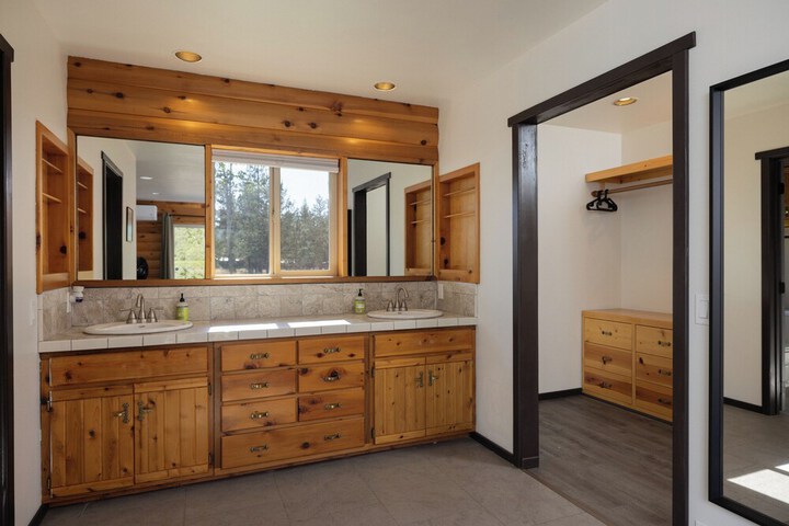 High-end Cabin 3BR 30min to Hoodoo Ski