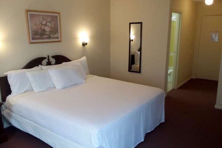 Room 8 of 19