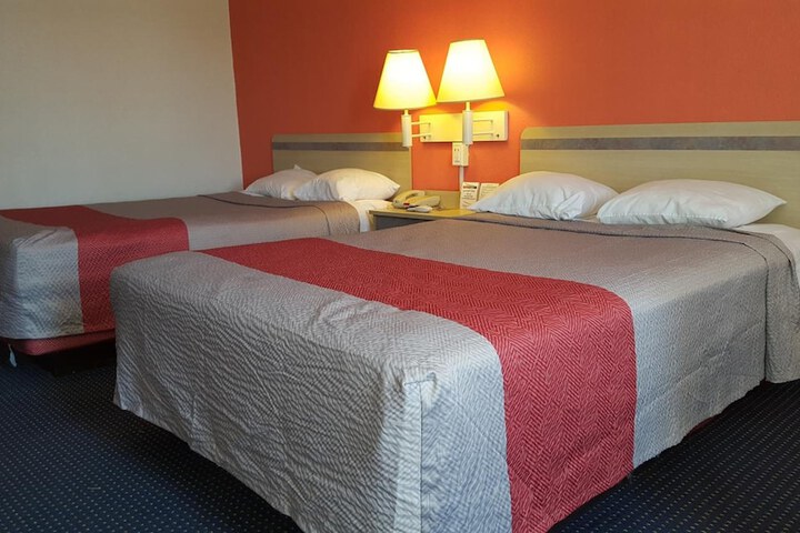 Room 8 of 22