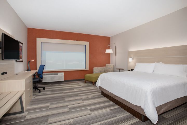 Room 11 of 28