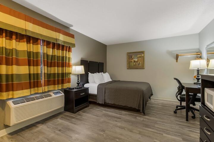 Econo Lodge Inn & Suites Yankton