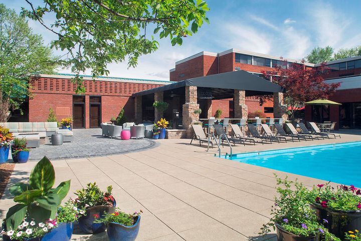 DoubleTree by Hilton Akron Fairlawn
