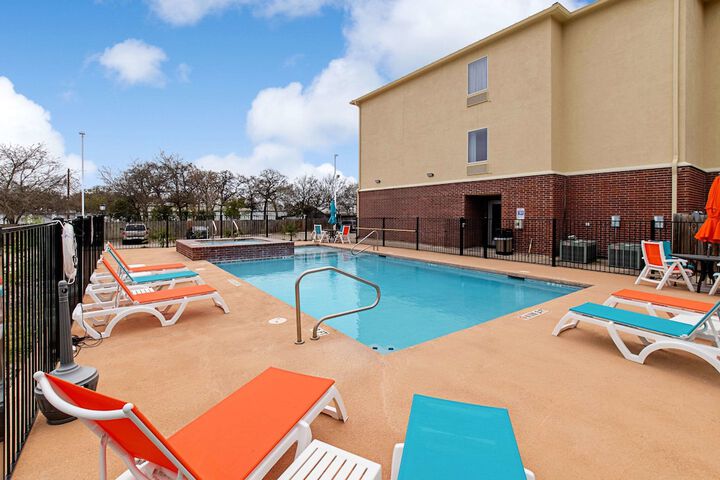 Pool 6 of 35