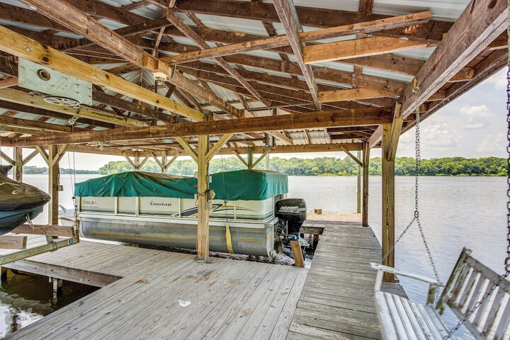 Lake Holbrook Waterfront Vacation Rental w / Dock!