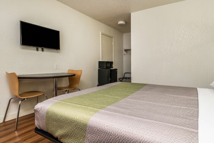 Room 16 of 23