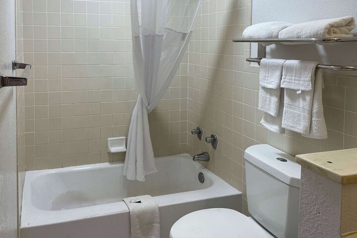 Room 4 of 11
