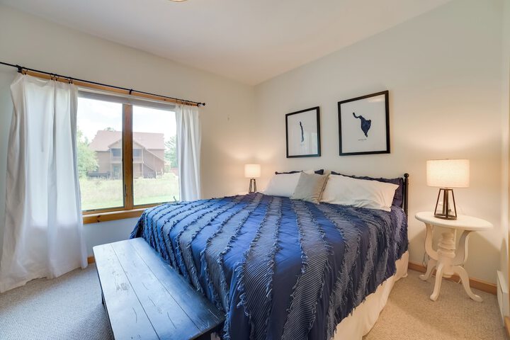 Modern Bellaire Condo: Pool Access Near Skiing!