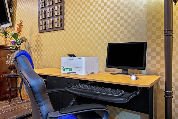 Business Center 29 of 29