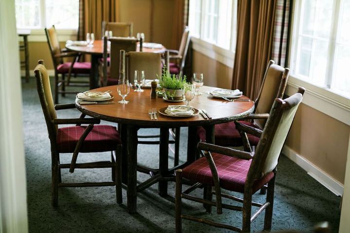 Dining 16 of 21