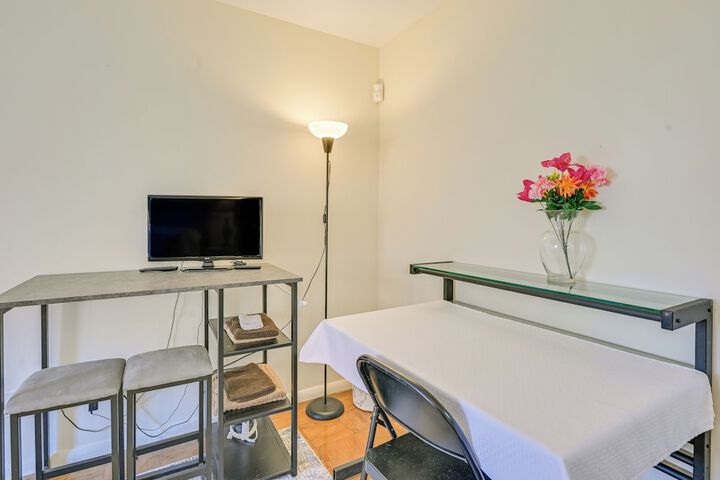 Cozy Bay Shore Condo Near Museums & Outdoor Rec!