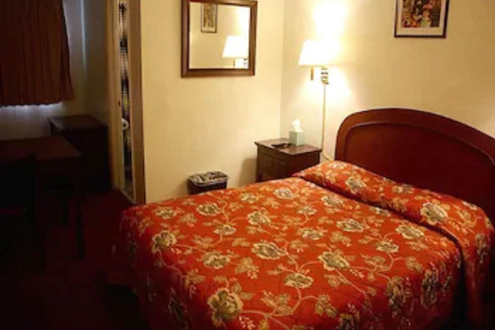 Room 23 of 32