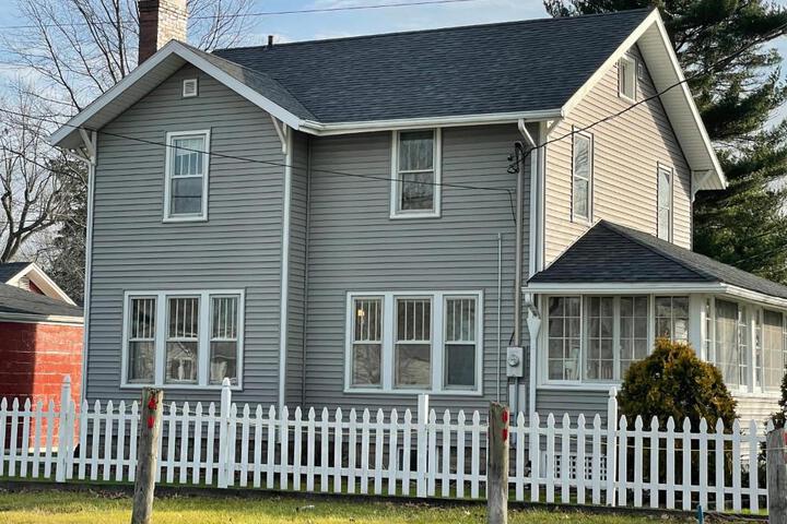 Drop Anchor Cottages and Lake House