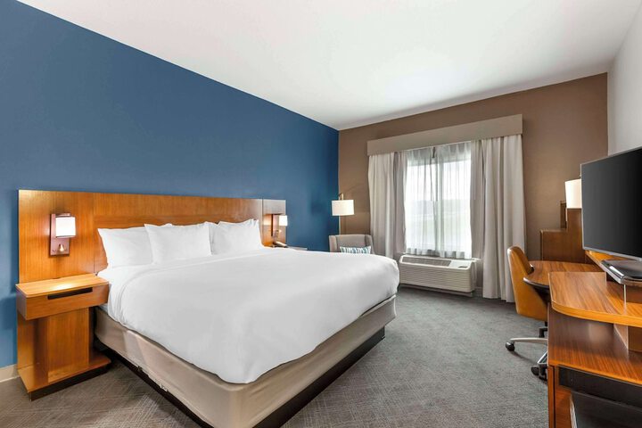Room 32 of 53