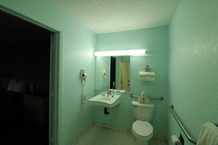 Travelodge by Wyndham Parkersburg