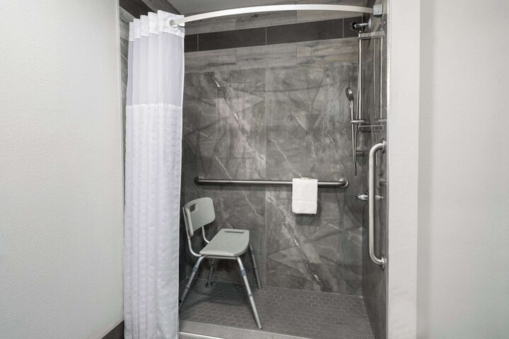 Room 14 of 22