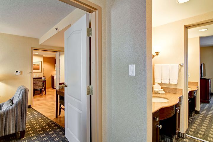 Room 33 of 60