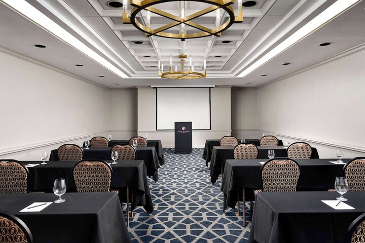 Hotel Phillips Kansas City Curio Collection by Hilton